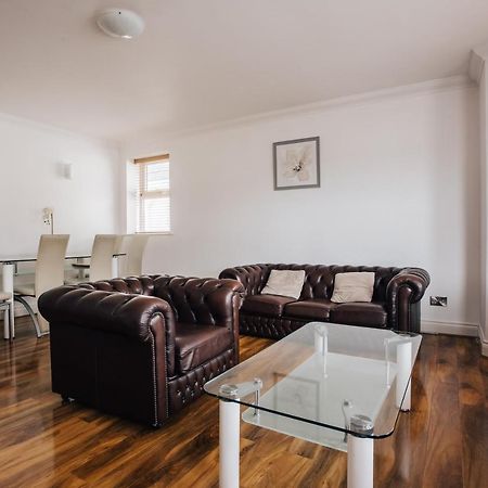 Top Quality Beach Front Apartment Sleep Up To 7 Guests บอร์นมัธ ภายนอก รูปภาพ