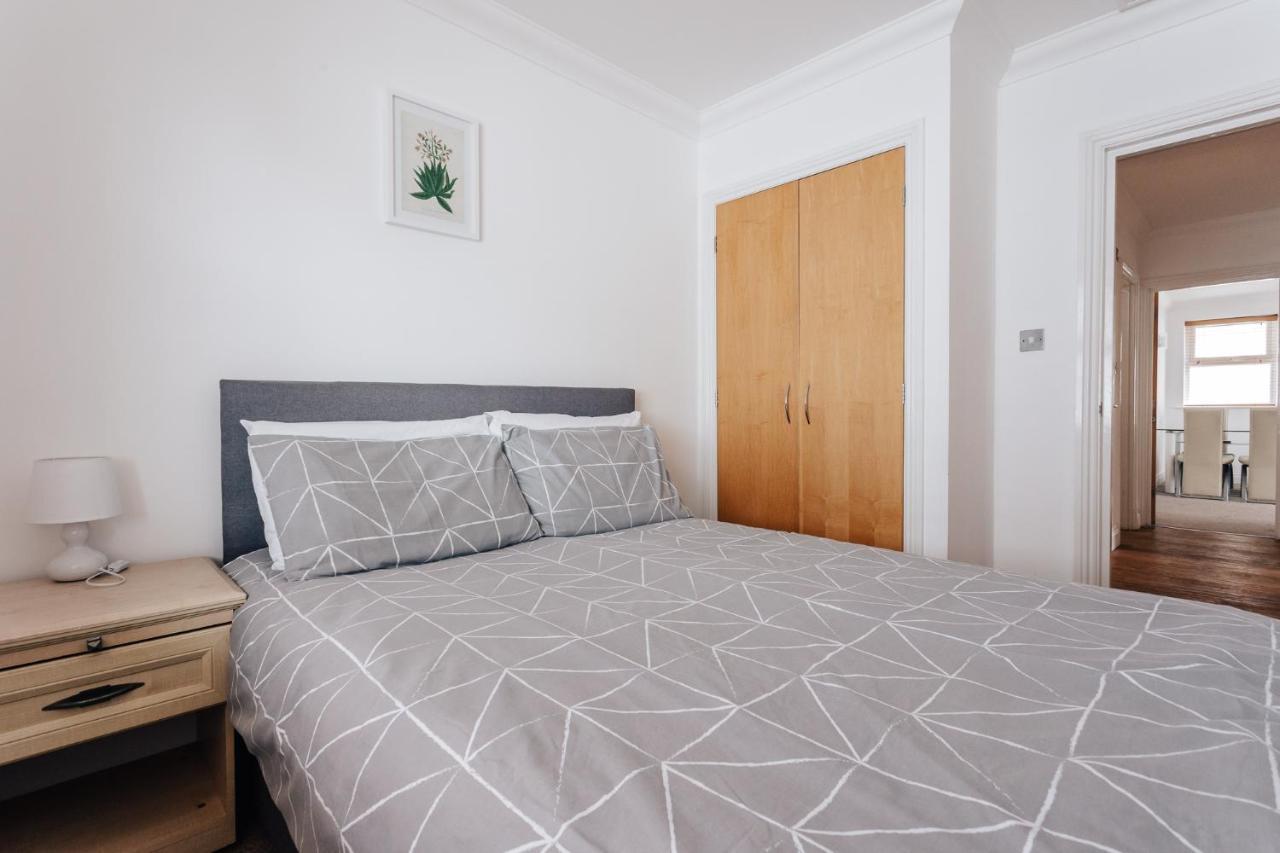 Top Quality Beach Front Apartment Sleep Up To 7 Guests บอร์นมัธ ภายนอก รูปภาพ