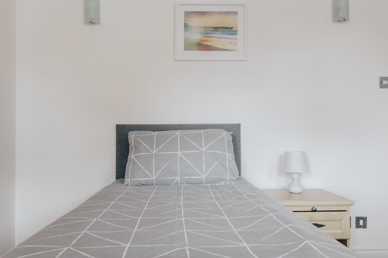 Top Quality Beach Front Apartment Sleep Up To 7 Guests บอร์นมัธ ภายนอก รูปภาพ