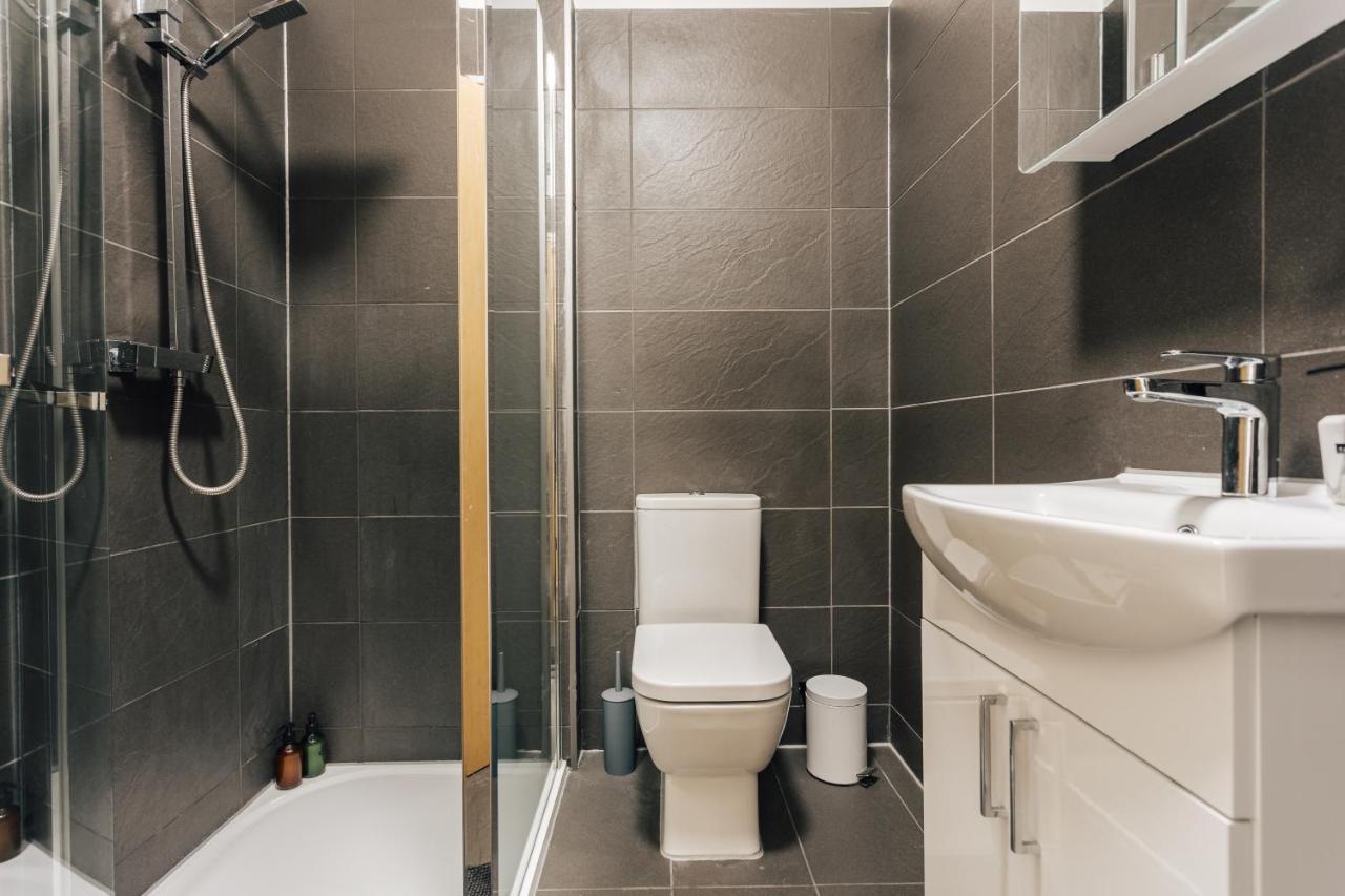 Top Quality Beach Front Apartment Sleep Up To 7 Guests บอร์นมัธ ภายนอก รูปภาพ